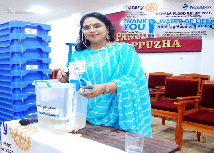Aquabox aid in Kerala 2